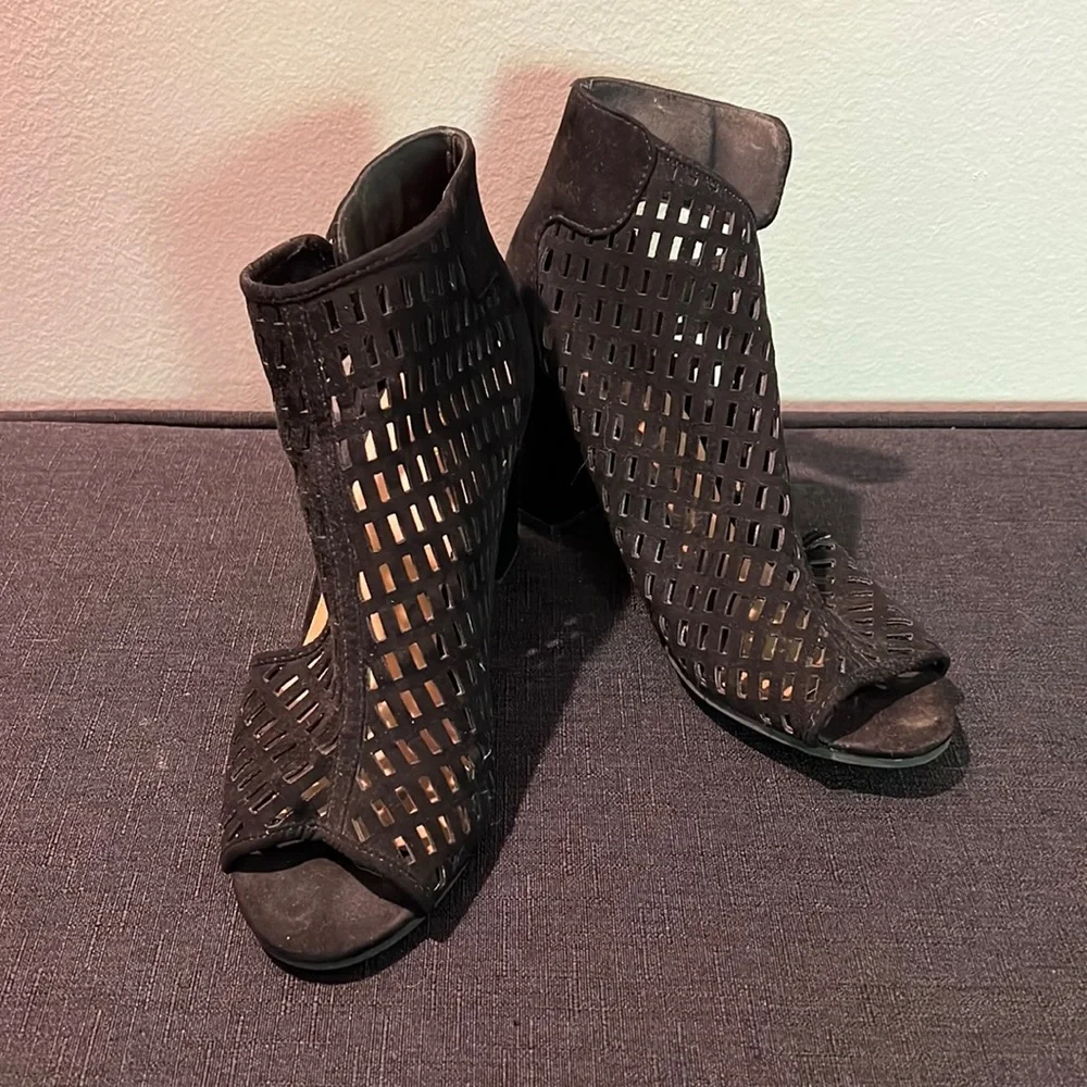 Heels - Picture 3 of 3